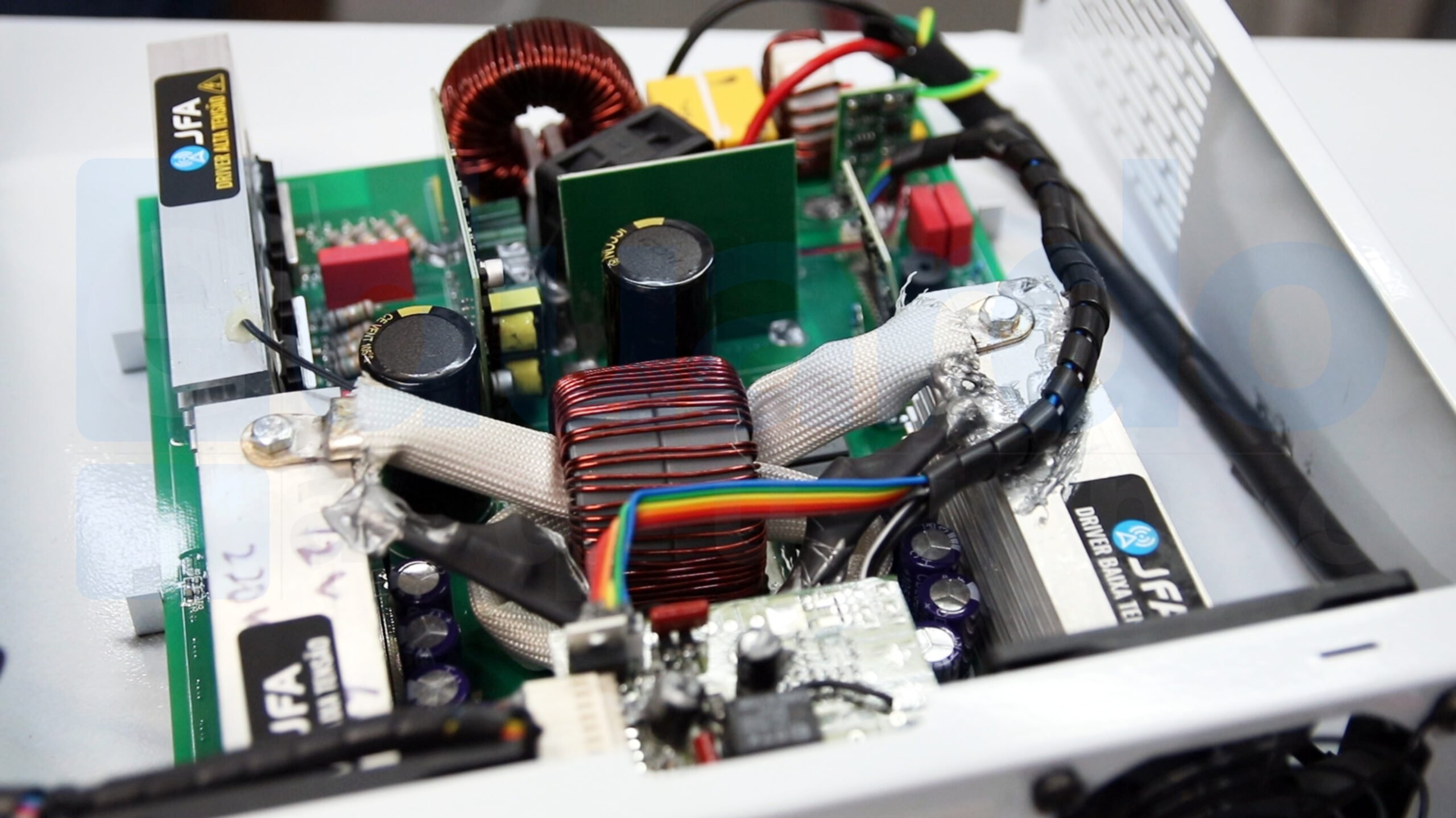 Detalhe Inversor 6000W Pico 12V Com núcleo de Silício Amorpho JFA Eletrônico Eduardo Aquino